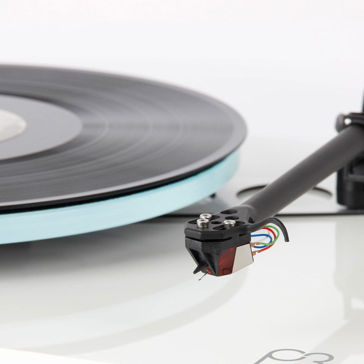 Rega: Planar 3 Turntable w/ Cartridge