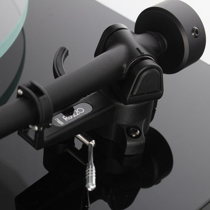 Rega: Planar 2 Turntable w/ ND3 Cartridge - Black